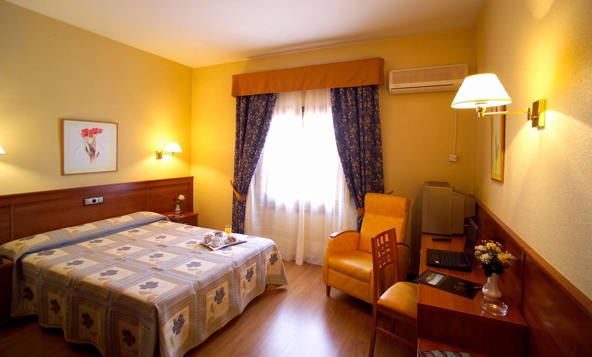 Hotel Zodiaco Bailén Quarto foto